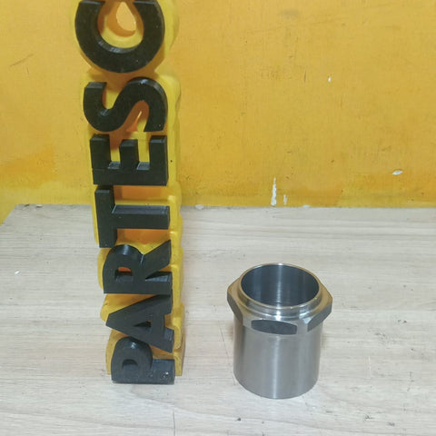 TUERCA ESPECIAL EJE ARTICULADO CASE
